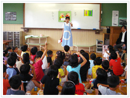 小学校への訪問